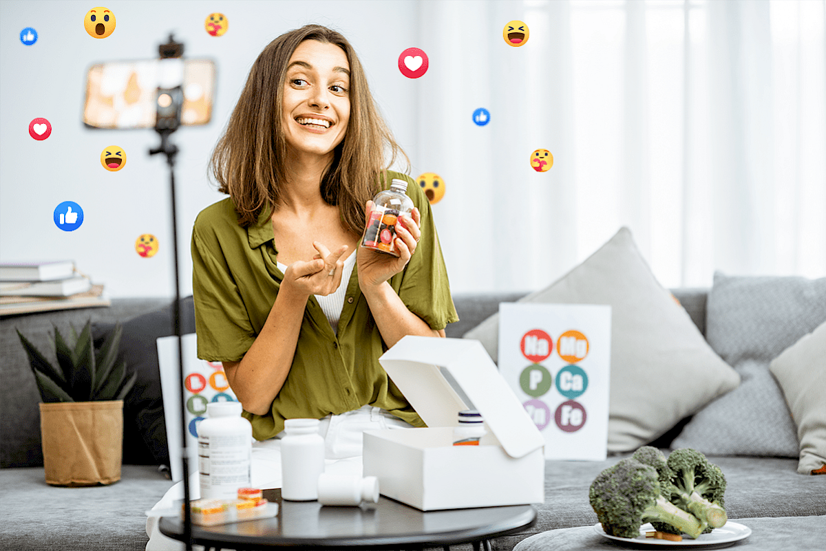 Žena natáčející unboxing