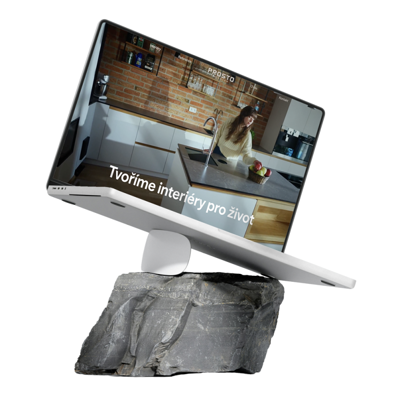 Honosný rám obrazu, uvnitř socha