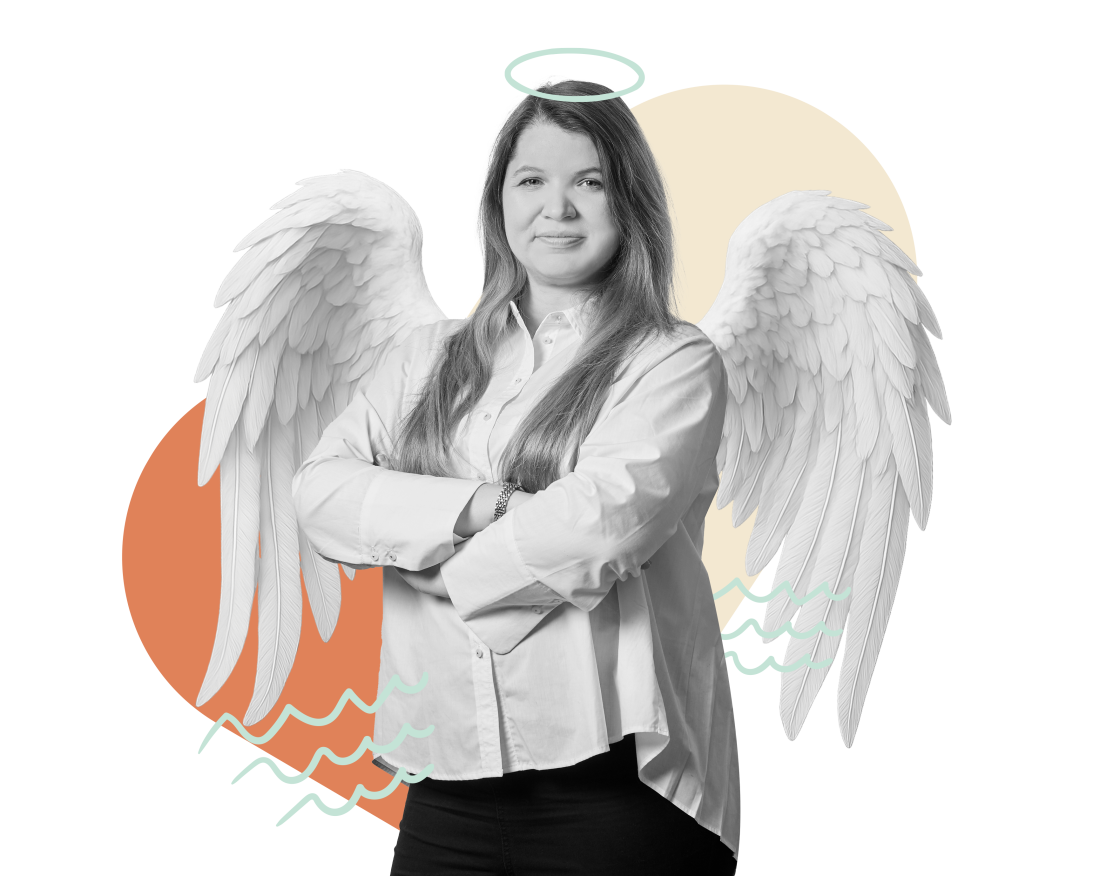 Žena s andělskými křídly a svatozáří